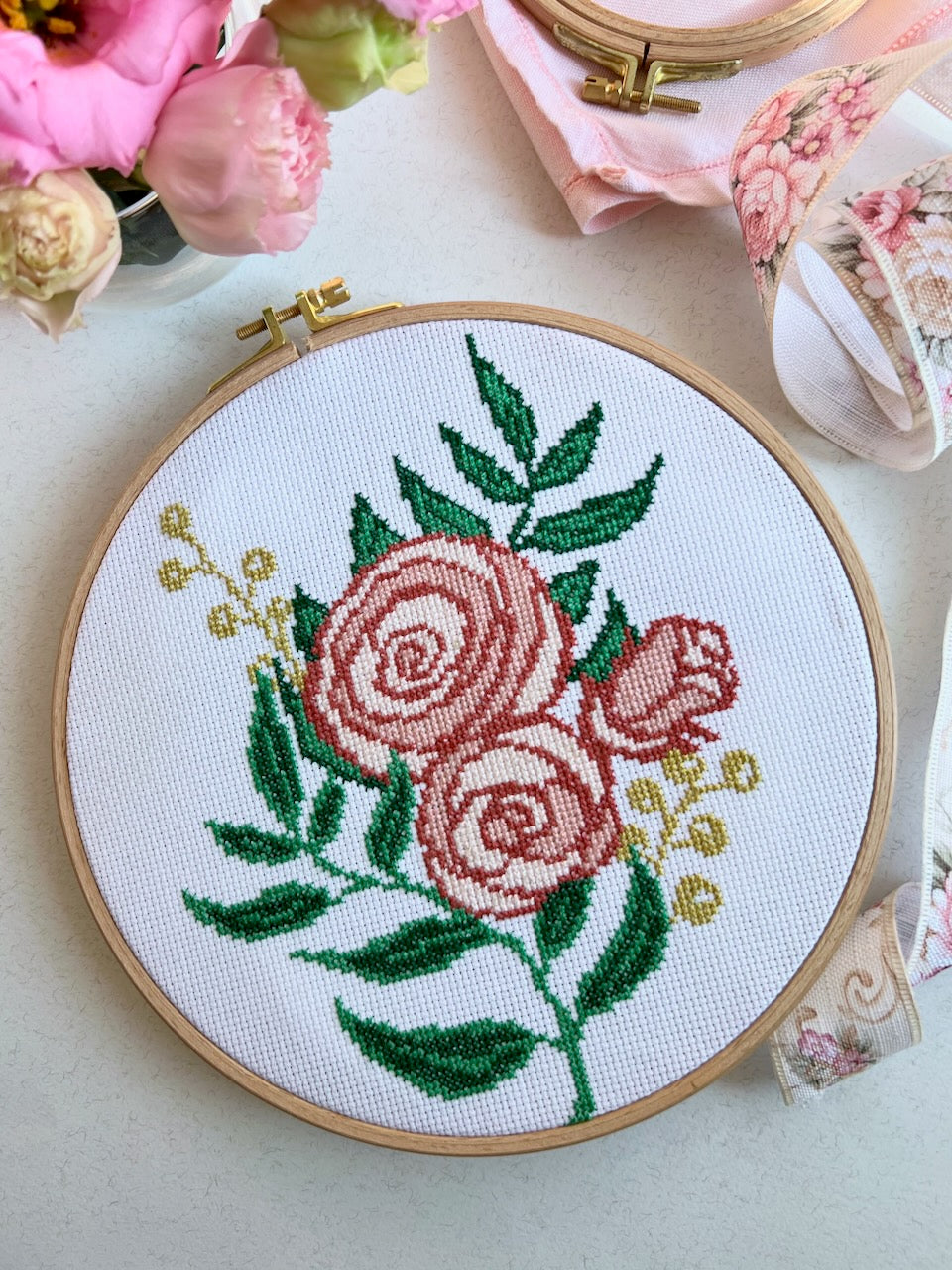 Garden roses 2 - cross stitch pattern